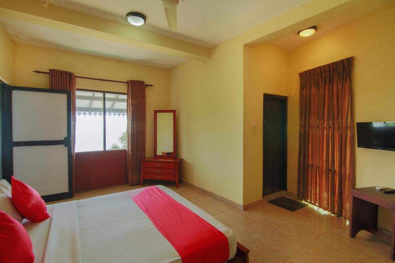 Oyo 553 Polhena Bay Resort Matara Exterior foto